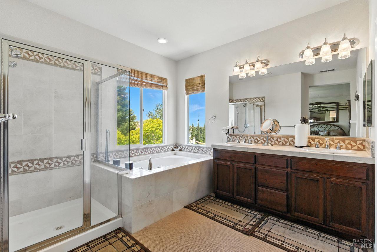 Detail Gallery Image 13 of 26 For 2320 Sanctuary Dr, Fairfield,  CA 94534 - 5 Beds | 4 Baths