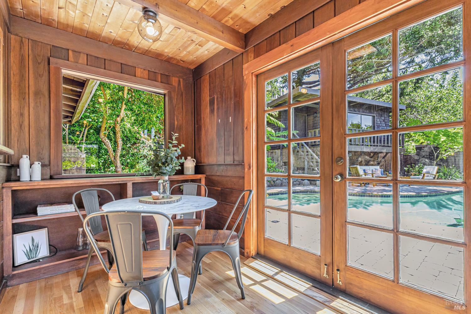 Detail Gallery Image 8 of 42 For 230 Del Casa Dr, Mill Valley,  CA 94941 - 4 Beds | 2/1 Baths