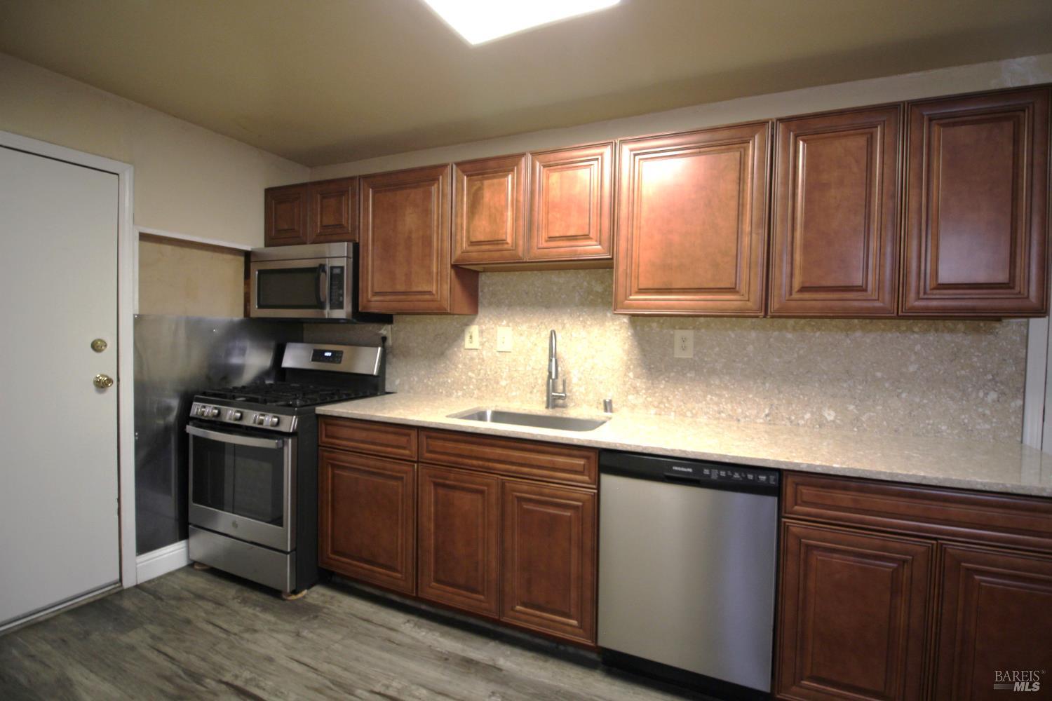 Detail Gallery Image 9 of 27 For 206 Woodrow Ave, Vallejo,  CA 94591 - 3 Beds | 2 Baths