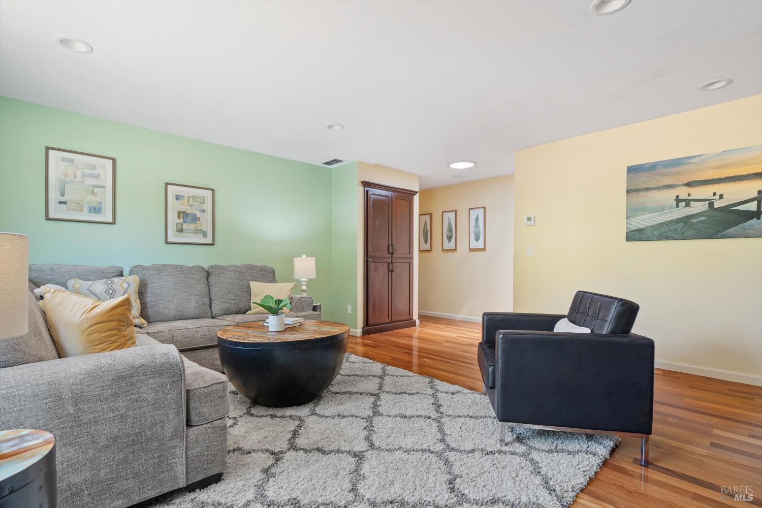 Detail Gallery Image 13 of 38 For 247 Greenwood Ter, Sebastopol,  CA 95472 - 3 Beds | 2 Baths