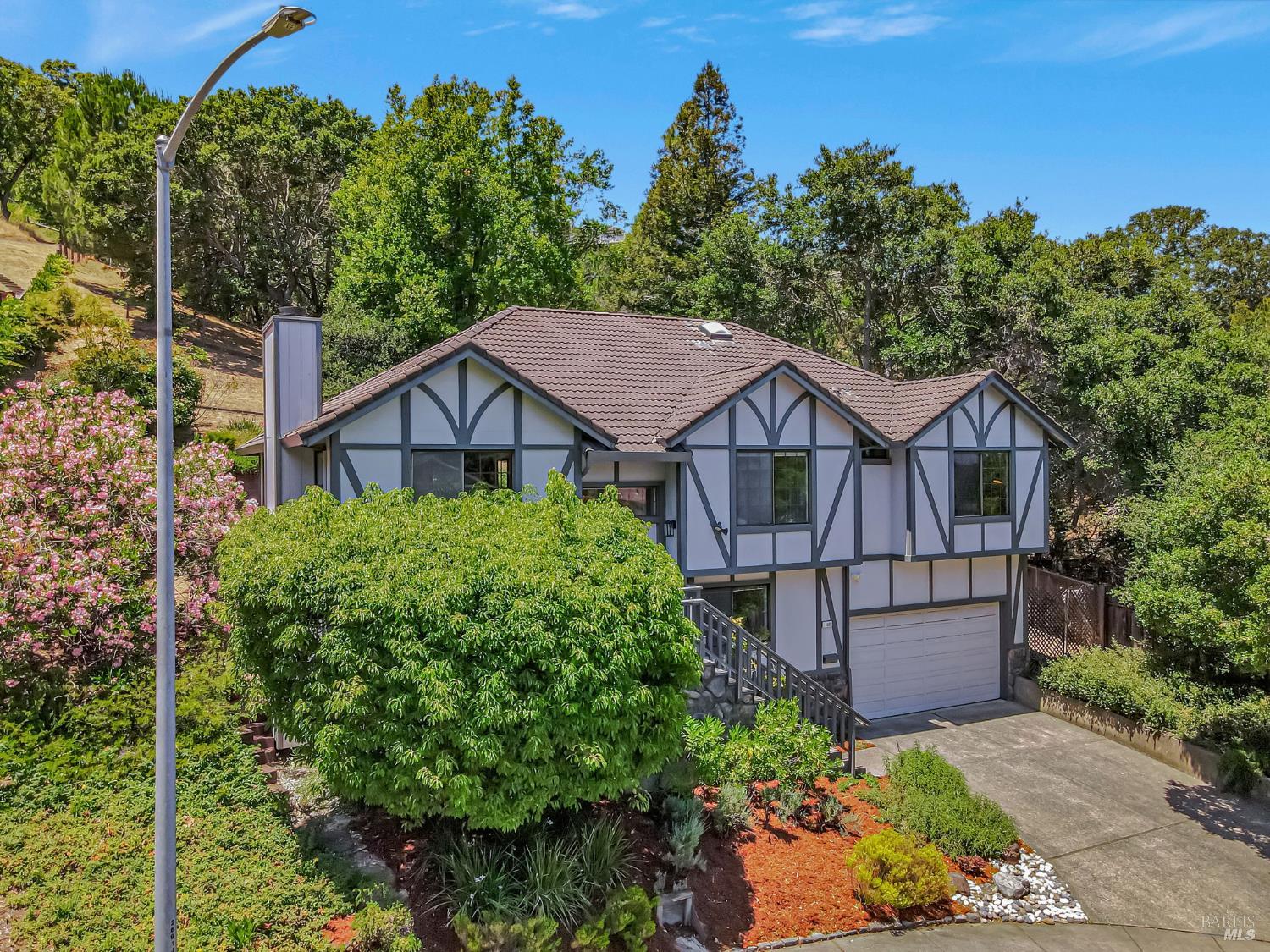 Detail Gallery Image 1 of 62 For 100 Brown Dr, Novato,  CA 94947 - 4 Beds | 3 Baths