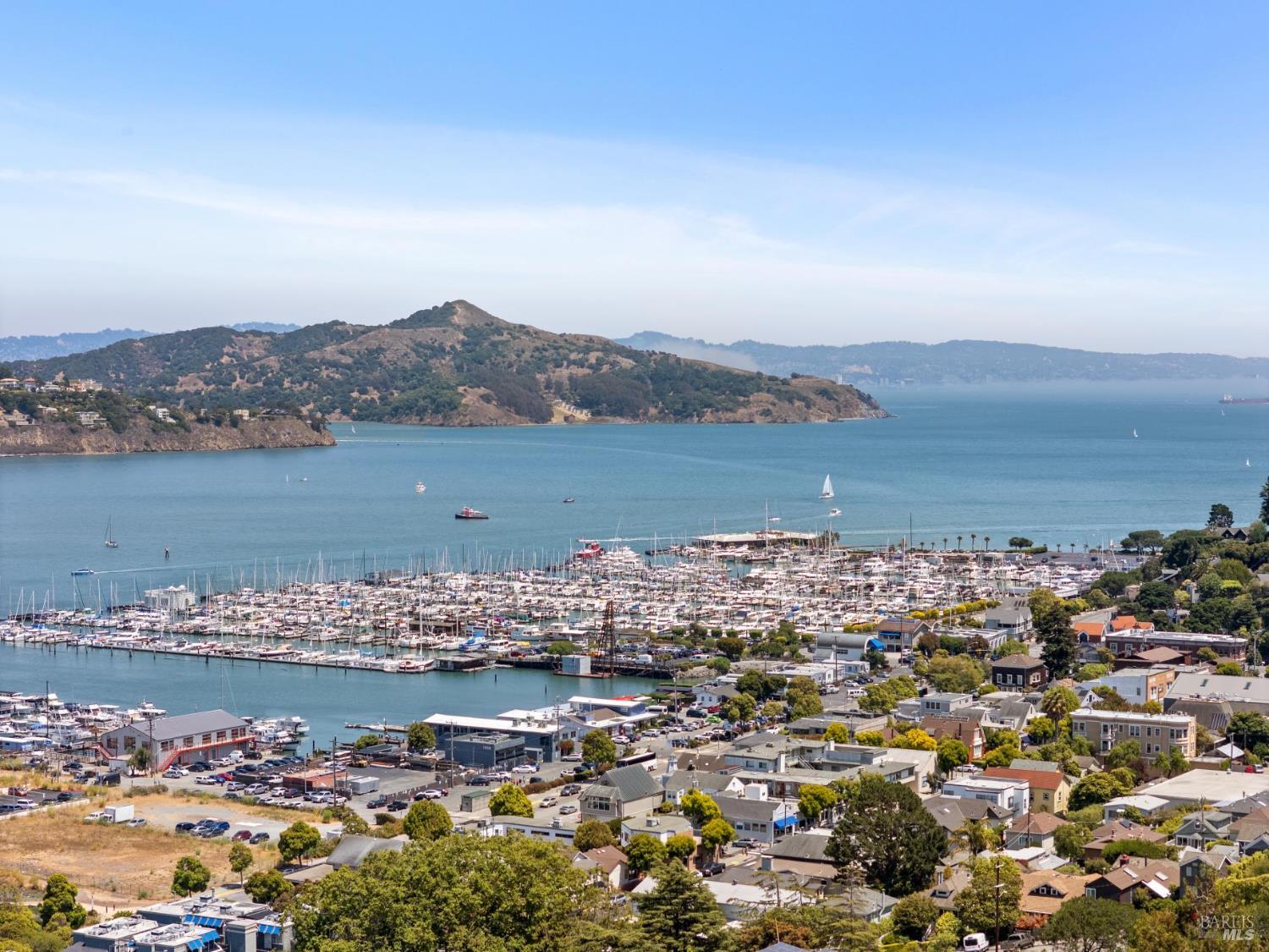 Detail Gallery Image 4 of 39 For 231 Cazneau Ave, Sausalito,  CA 94965 - 4 Beds | 3/1 Baths