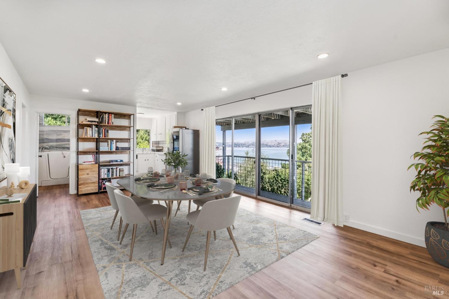 Detail Gallery Image 23 of 39 For 231 Cazneau Ave, Sausalito,  CA 94965 - 4 Beds | 3/1 Baths