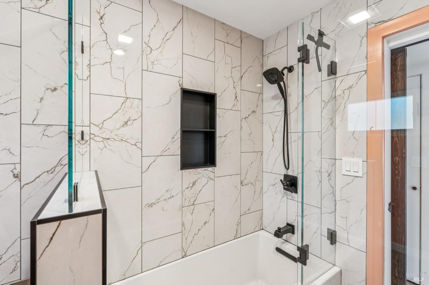 Detail Gallery Image 17 of 39 For 231 Cazneau Ave, Sausalito,  CA 94965 - 4 Beds | 3/1 Baths