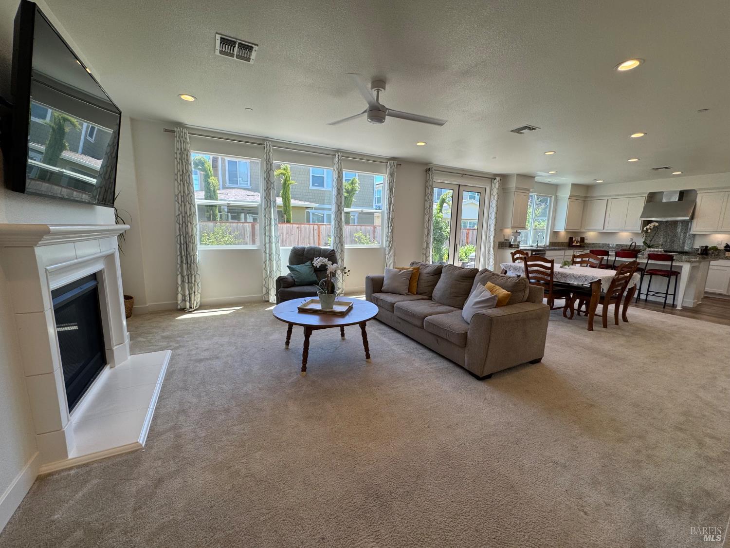Detail Gallery Image 6 of 23 For 2565 Francisco Ave, Santa Rosa,  CA 95403 - 5 Beds | 4 Baths