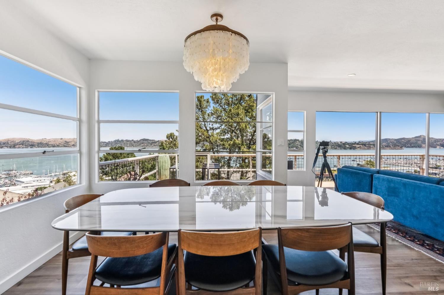 Detail Gallery Image 8 of 39 For 231 Cazneau Ave, Sausalito,  CA 94965 - 4 Beds | 3/1 Baths
