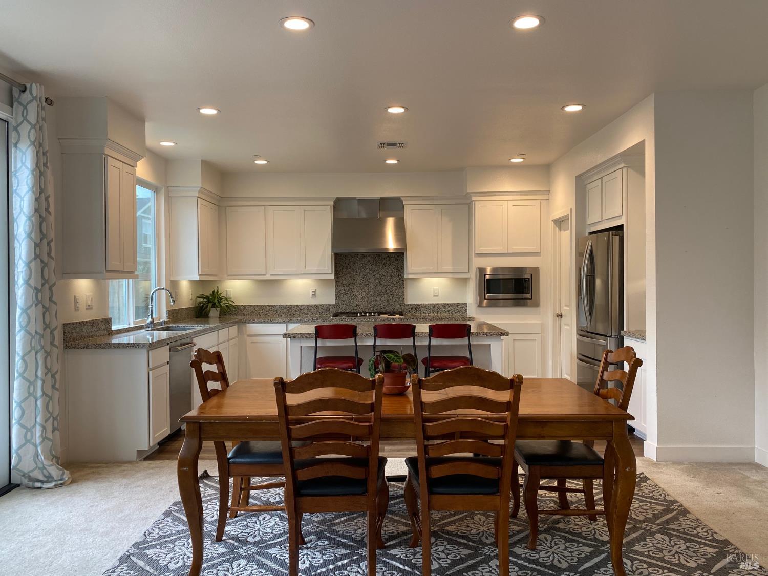 Detail Gallery Image 5 of 23 For 2565 Francisco Ave, Santa Rosa,  CA 95403 - 5 Beds | 4 Baths
