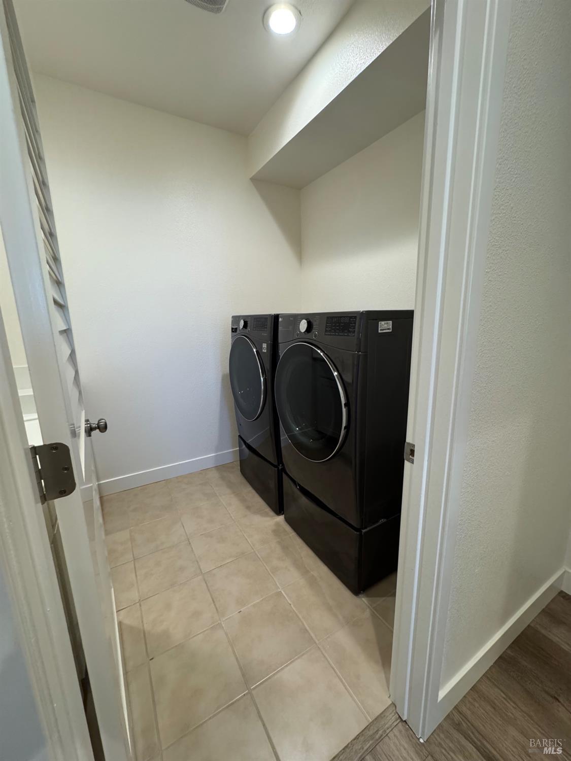 Detail Gallery Image 22 of 23 For 2565 Francisco Ave, Santa Rosa,  CA 95403 - 5 Beds | 4 Baths