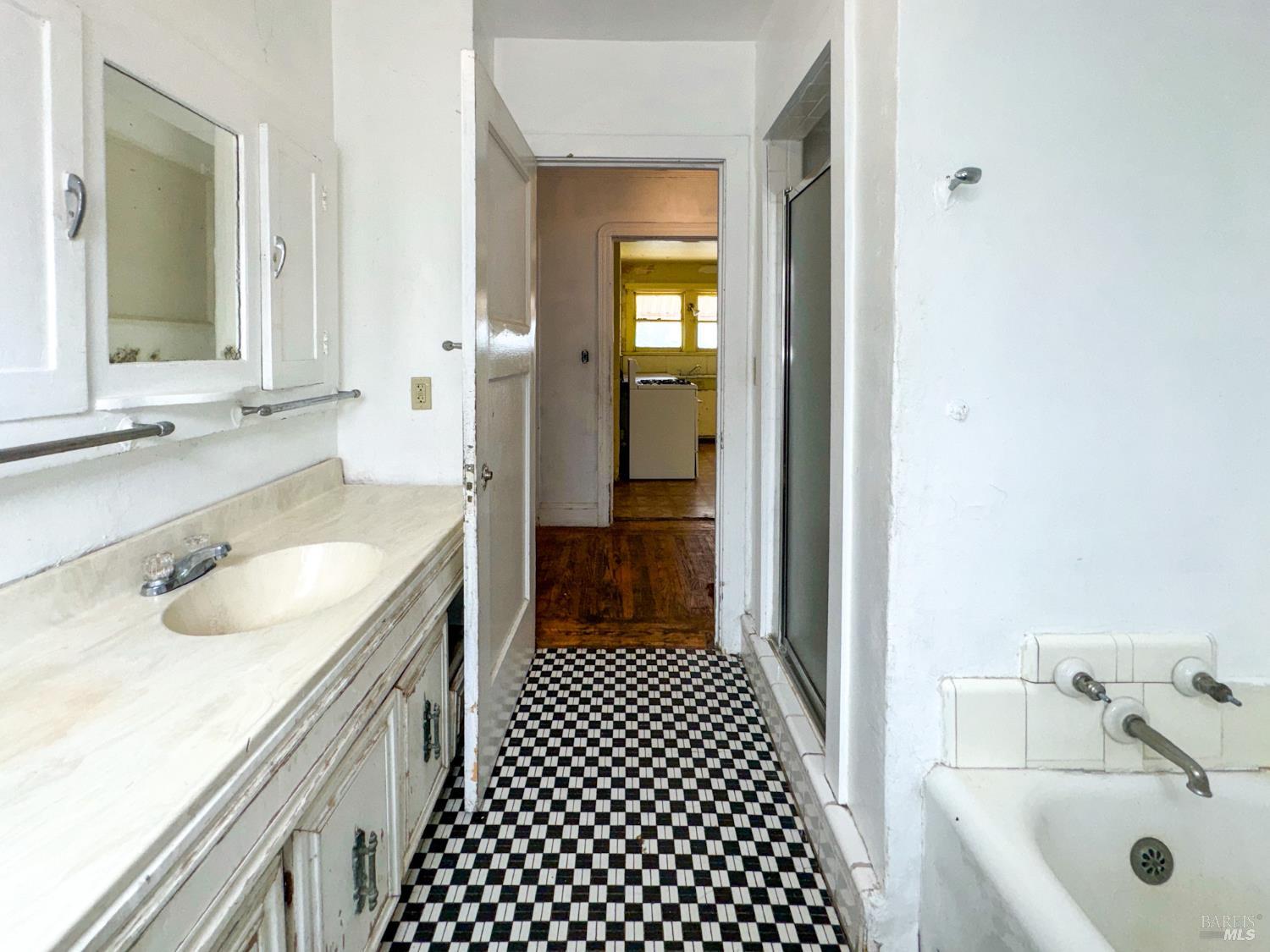 Detail Gallery Image 23 of 37 For 2901 Seminary Ave, Oakland,  CA 94605 - 4 Beds | 1/1 Baths