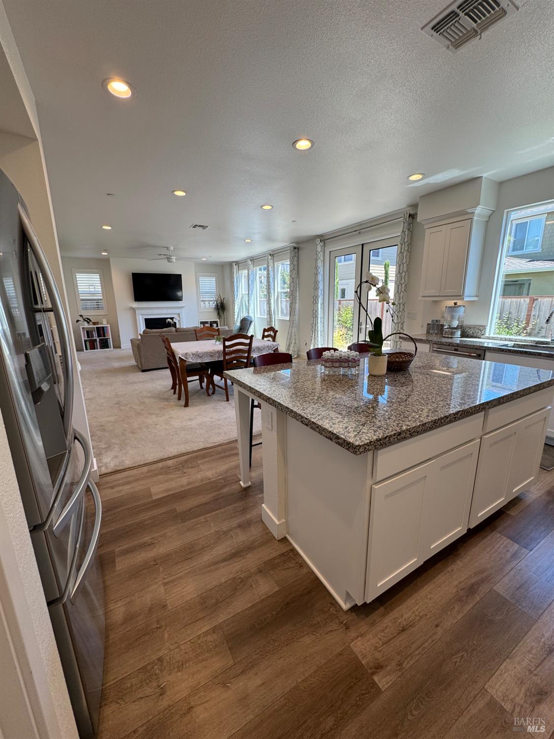 Detail Gallery Image 8 of 23 For 2565 Francisco Ave, Santa Rosa,  CA 95403 - 5 Beds | 4 Baths