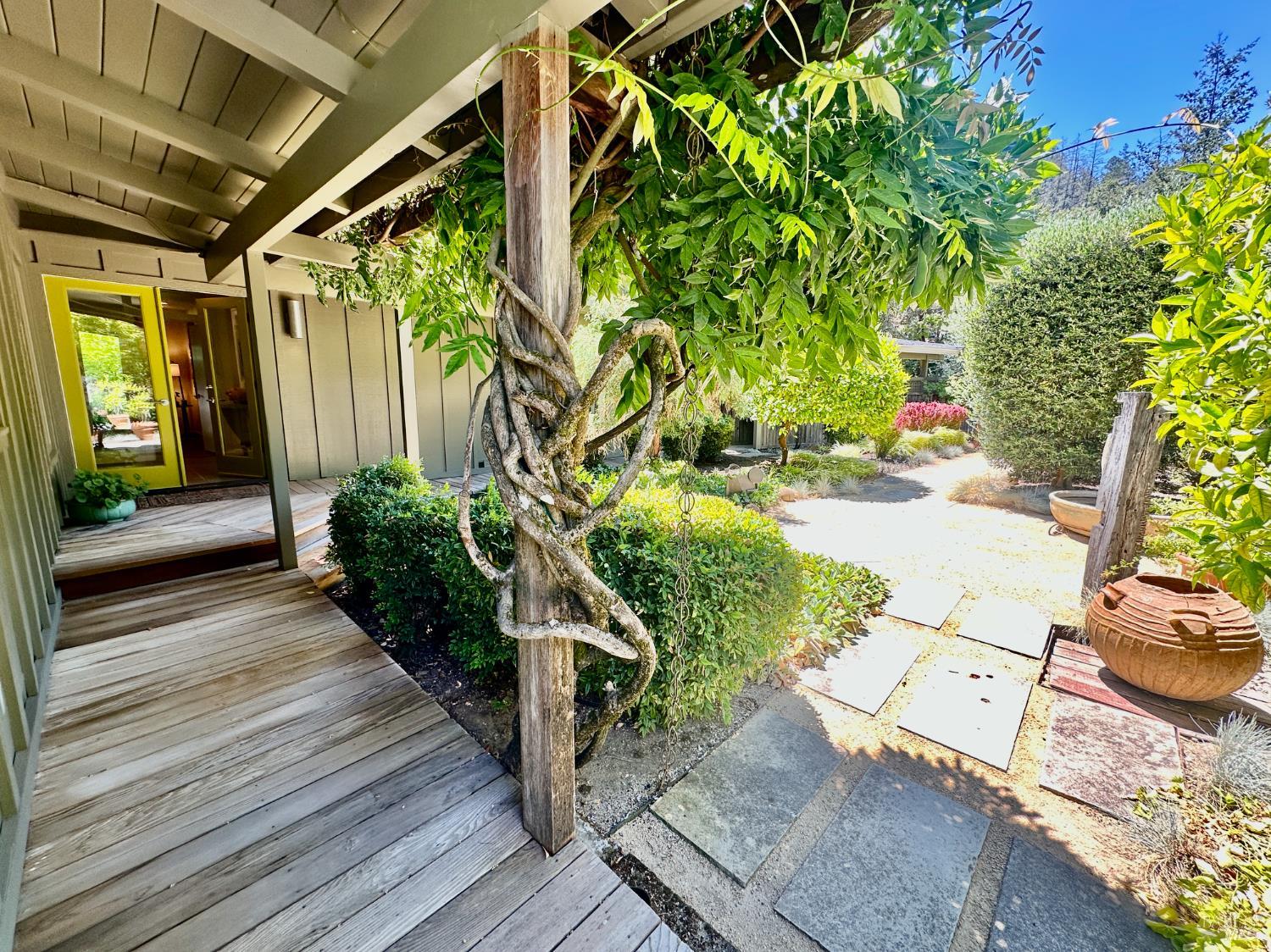 Detail Gallery Image 2 of 46 For 3121 Ca-128 Hwy, Calistoga,  CA 94515 - 3 Beds | 3 Baths