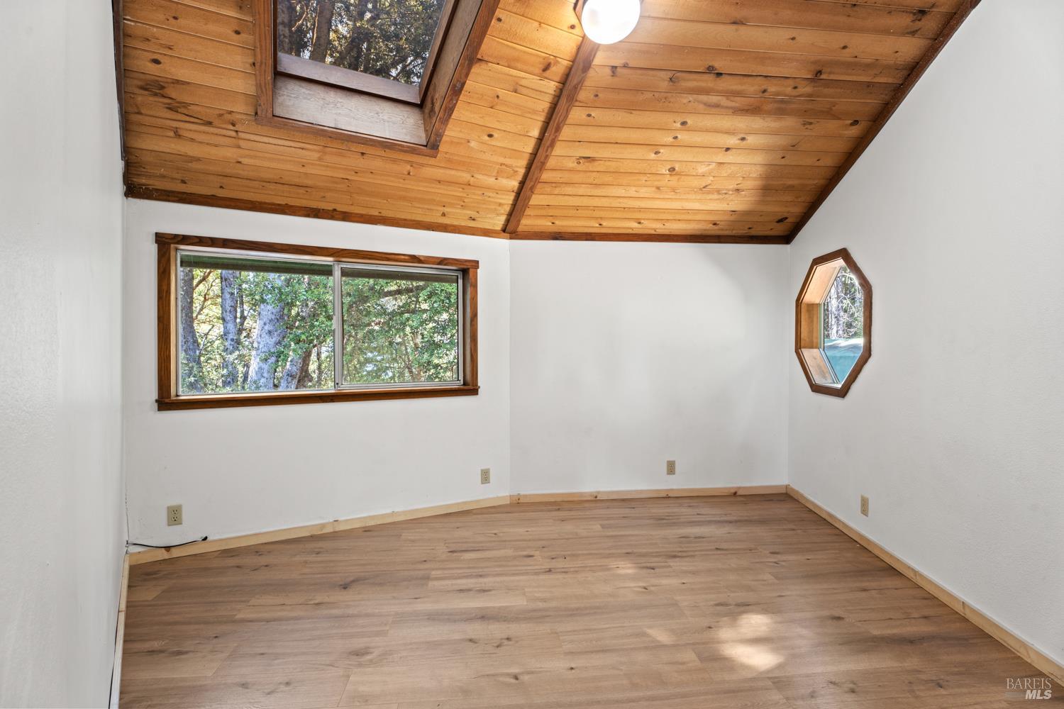 Detail Gallery Image 7 of 22 For 1921 Laytonville Dos Rios Rd, Laytonville,  CA 95454 - 2 Beds | 1 Baths