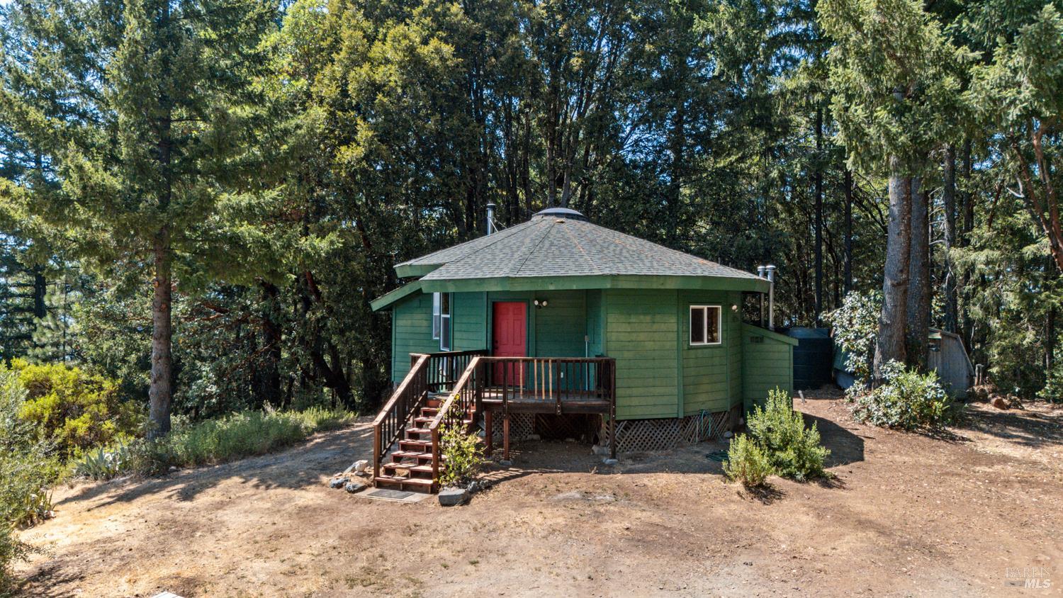 Detail Gallery Image 1 of 22 For 1921 Laytonville Dos Rios Rd, Laytonville,  CA 95454 - 2 Beds | 1 Baths