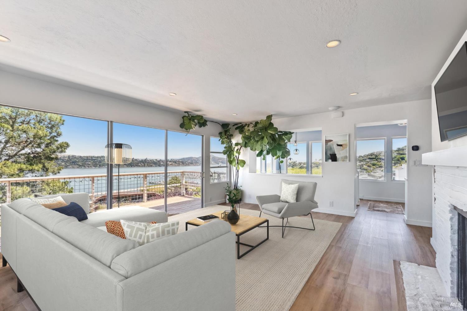 Detail Gallery Image 7 of 39 For 231 Cazneau Ave, Sausalito,  CA 94965 - 4 Beds | 3/1 Baths