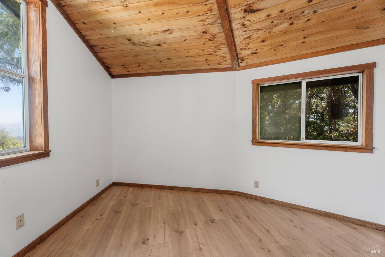 Detail Gallery Image 8 of 22 For 1921 Laytonville Dos Rios Rd, Laytonville,  CA 95454 - 2 Beds | 1 Baths