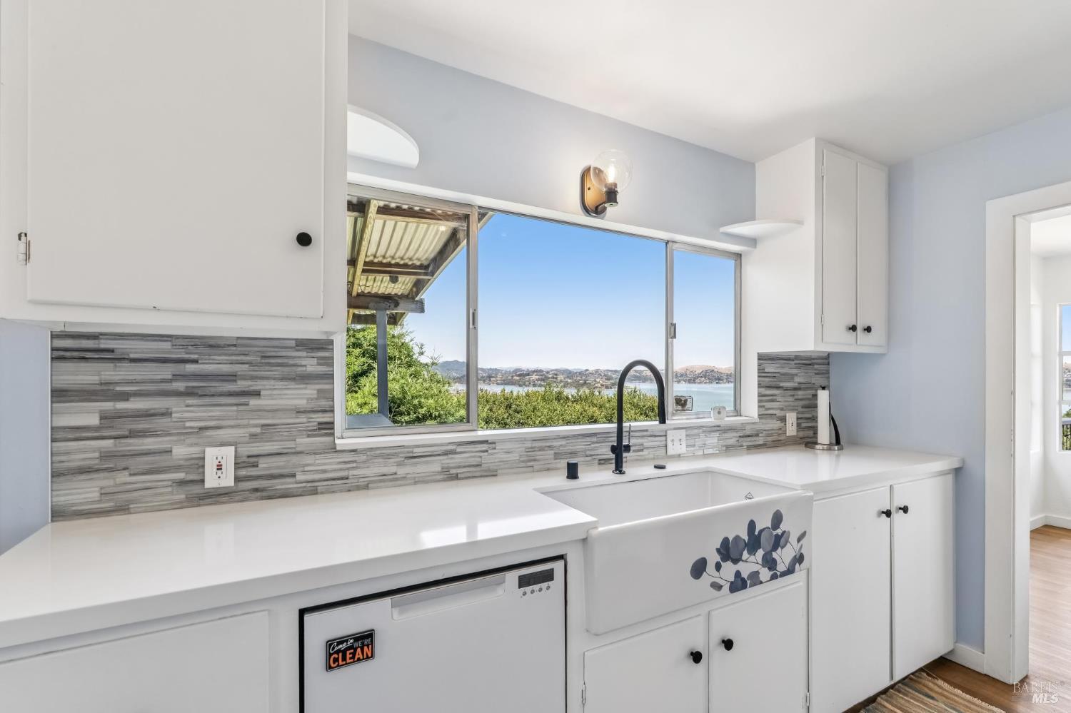 Detail Gallery Image 11 of 39 For 231 Cazneau Ave, Sausalito,  CA 94965 - 4 Beds | 3/1 Baths