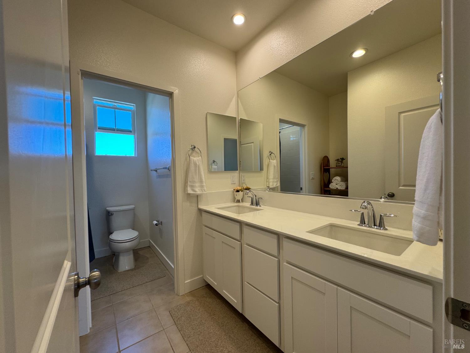 Detail Gallery Image 14 of 23 For 2565 Francisco Ave, Santa Rosa,  CA 95403 - 5 Beds | 4 Baths