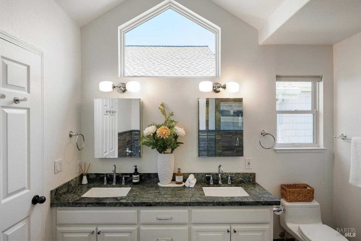 Detail Gallery Image 33 of 72 For 37 Elizabeth Cir, Greenbrae,  CA 94904 - 4 Beds | 2/1 Baths