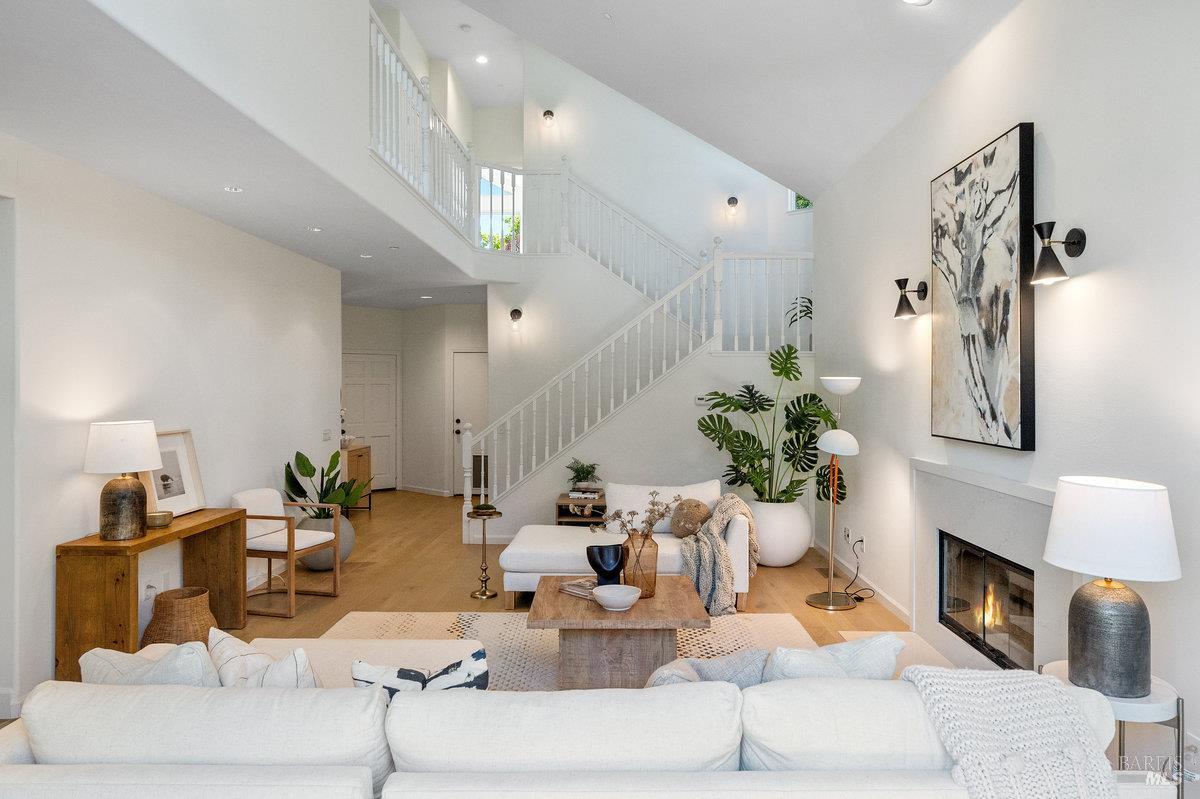 Detail Gallery Image 8 of 72 For 37 Elizabeth Cir, Greenbrae,  CA 94904 - 4 Beds | 2/1 Baths