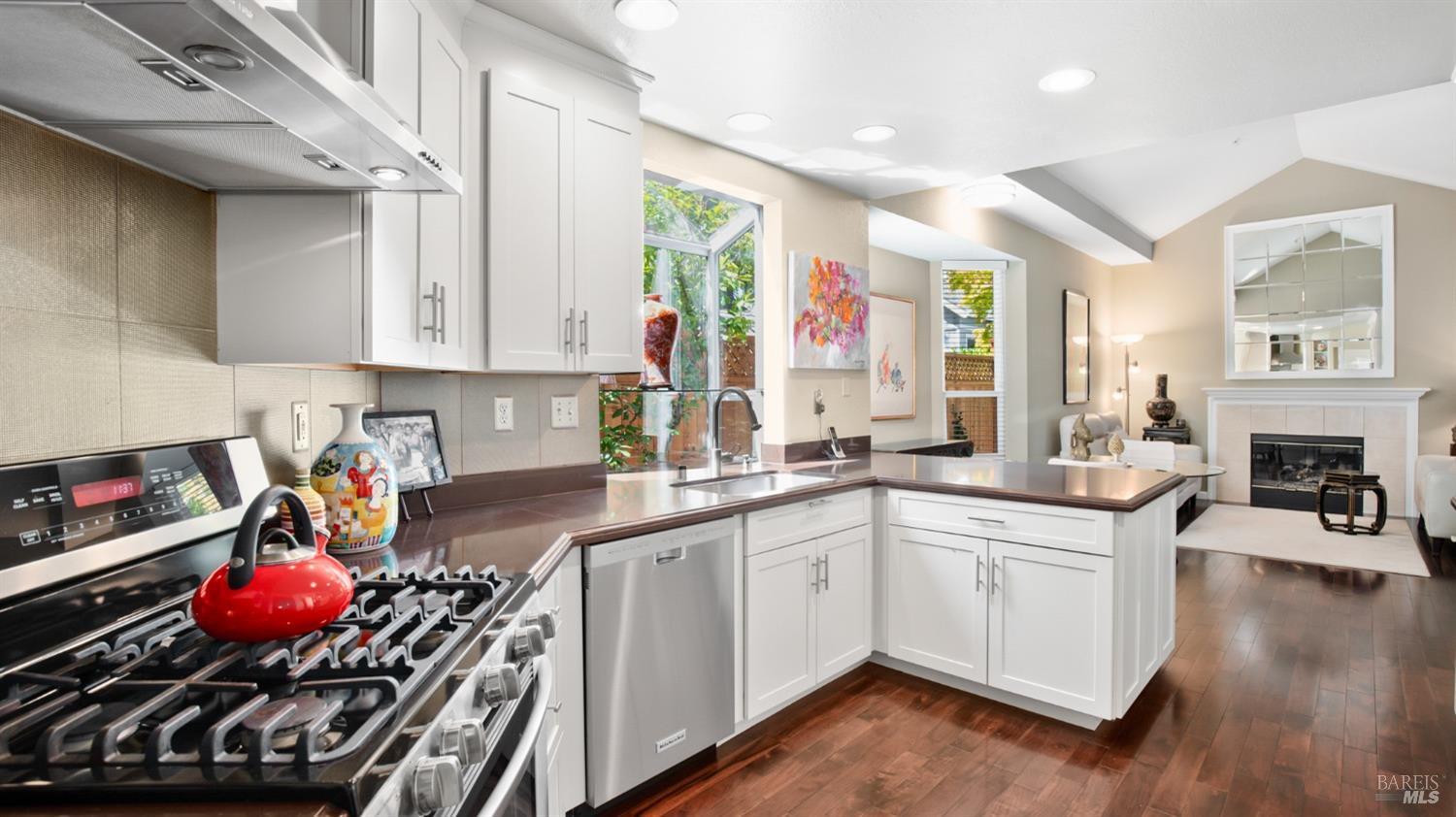 Detail Gallery Image 11 of 40 For 80 Baypoint Dr, San Rafael,  CA 94901 - 3 Beds | 2/1 Baths