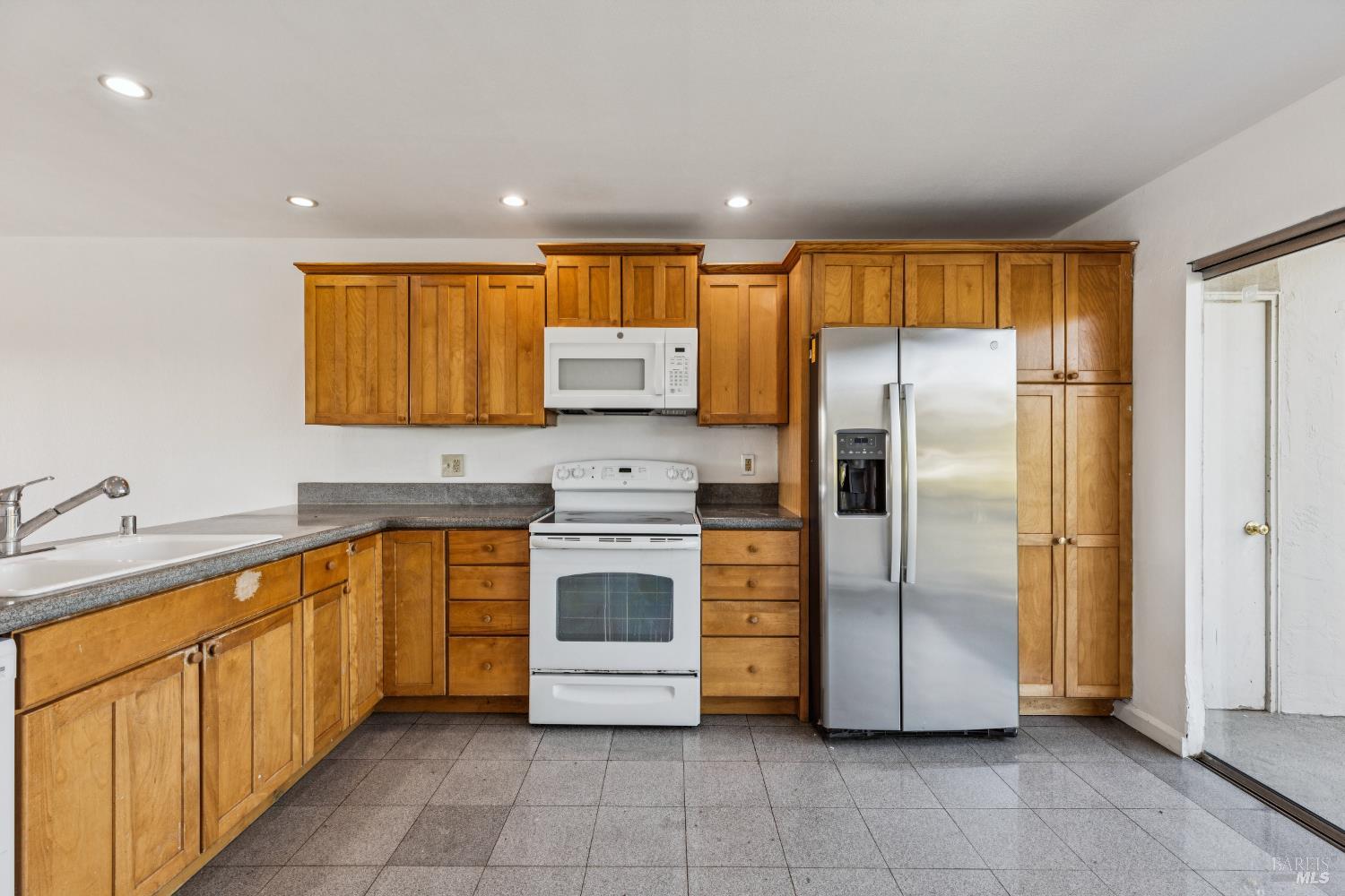 Detail Gallery Image 5 of 19 For 35 Fairfax St #26,  San Rafael,  CA 94901 - 2 Beds | 1 Baths