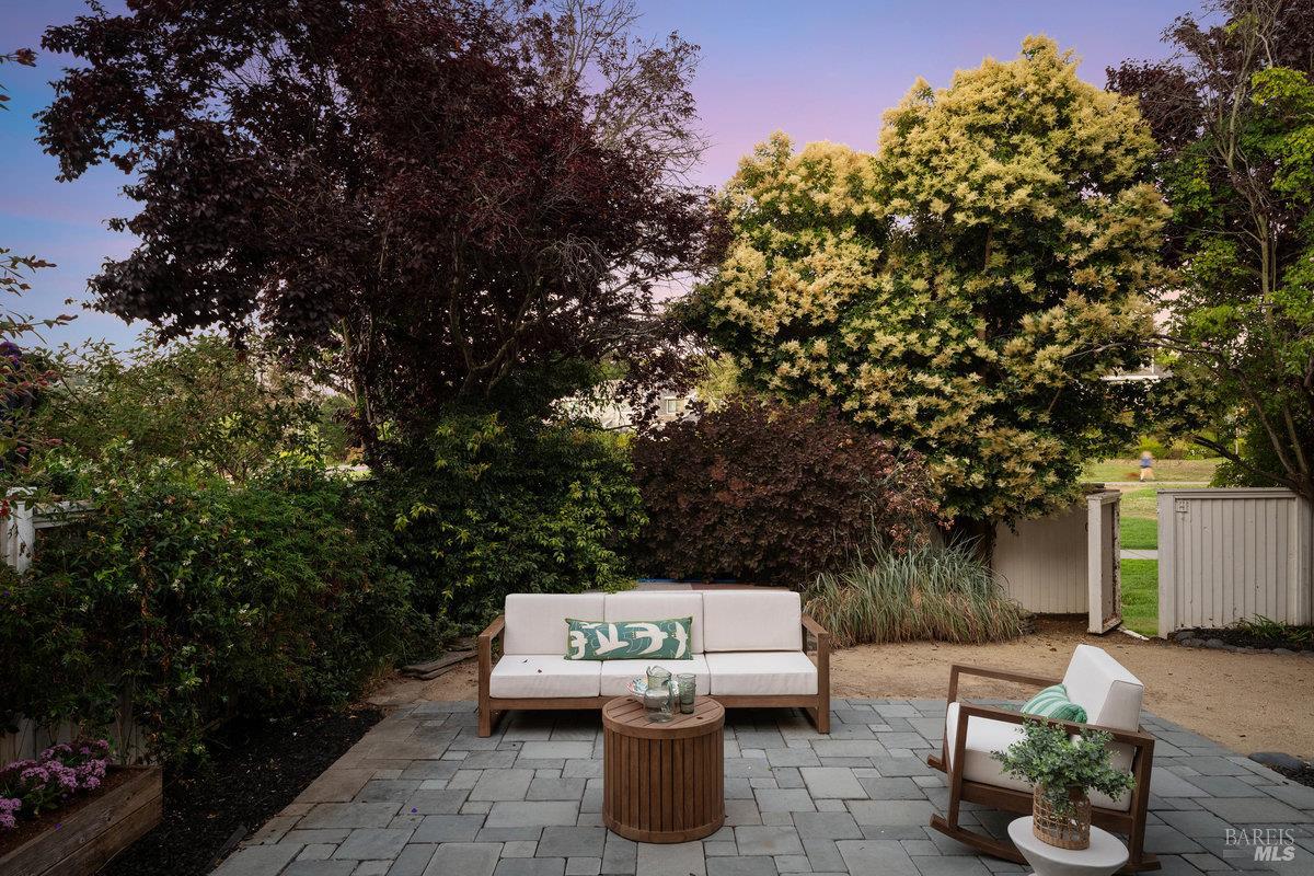 Detail Gallery Image 46 of 72 For 37 Elizabeth Cir, Greenbrae,  CA 94904 - 4 Beds | 2/1 Baths