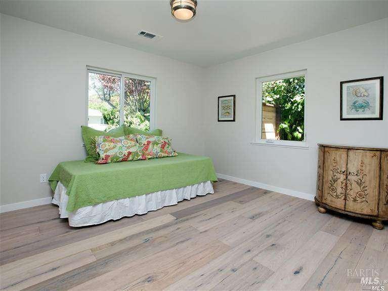 Detail Gallery Image 11 of 13 For 6 Juno Rd, Tiburon,  CA 94920 - 4 Beds | 2 Baths