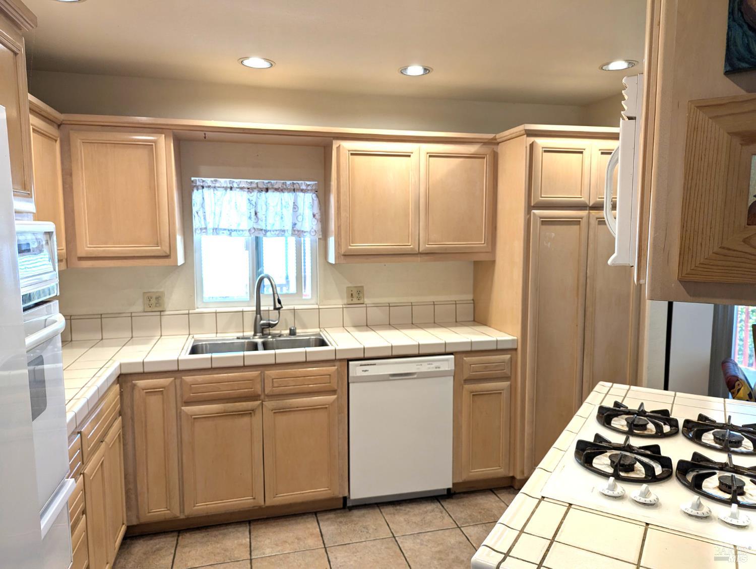 Detail Gallery Image 13 of 32 For 937 Champagne Cir, Calistoga,  CA 94515 - 2 Beds | 2 Baths