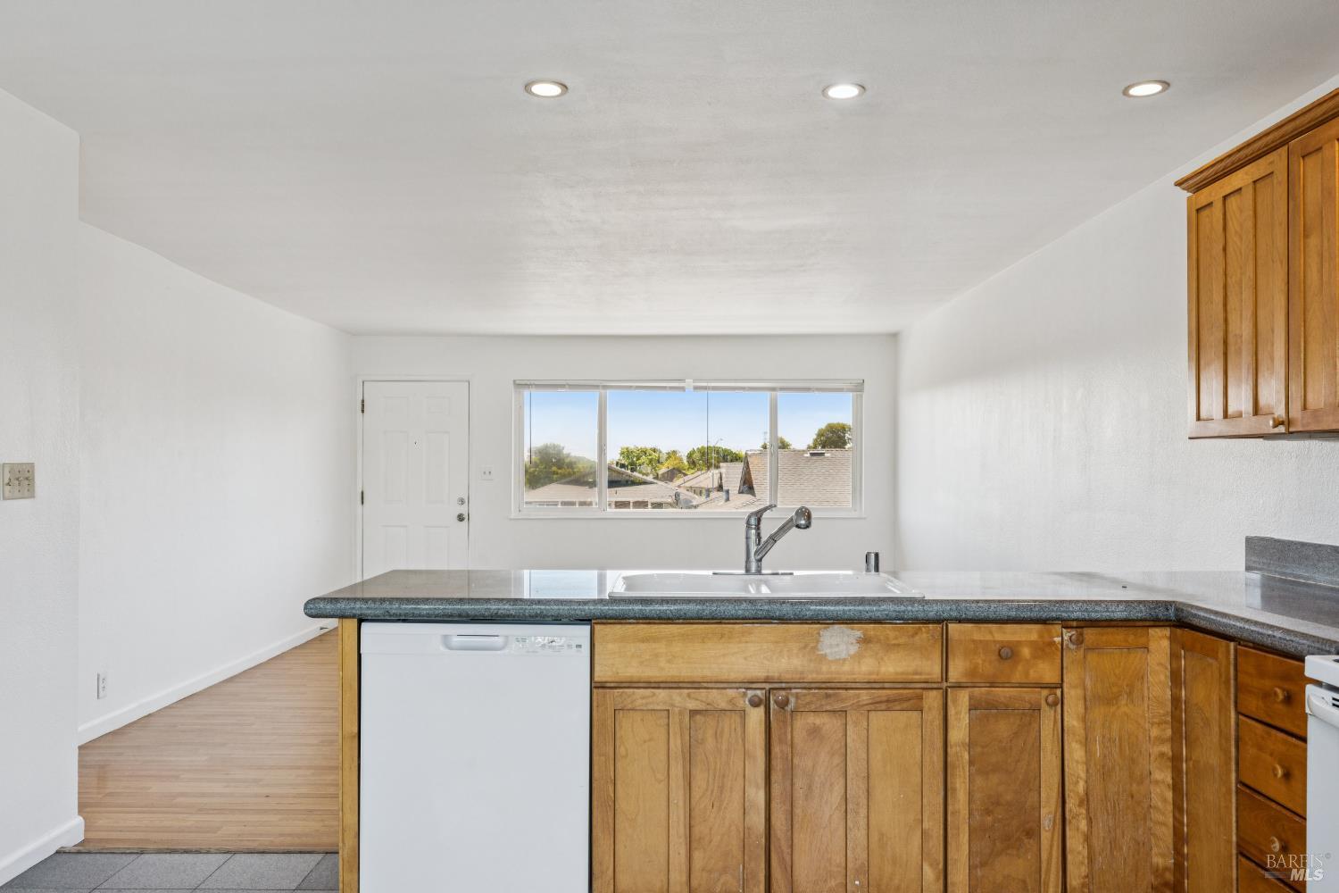 Detail Gallery Image 6 of 19 For 35 Fairfax St #26,  San Rafael,  CA 94901 - 2 Beds | 1 Baths