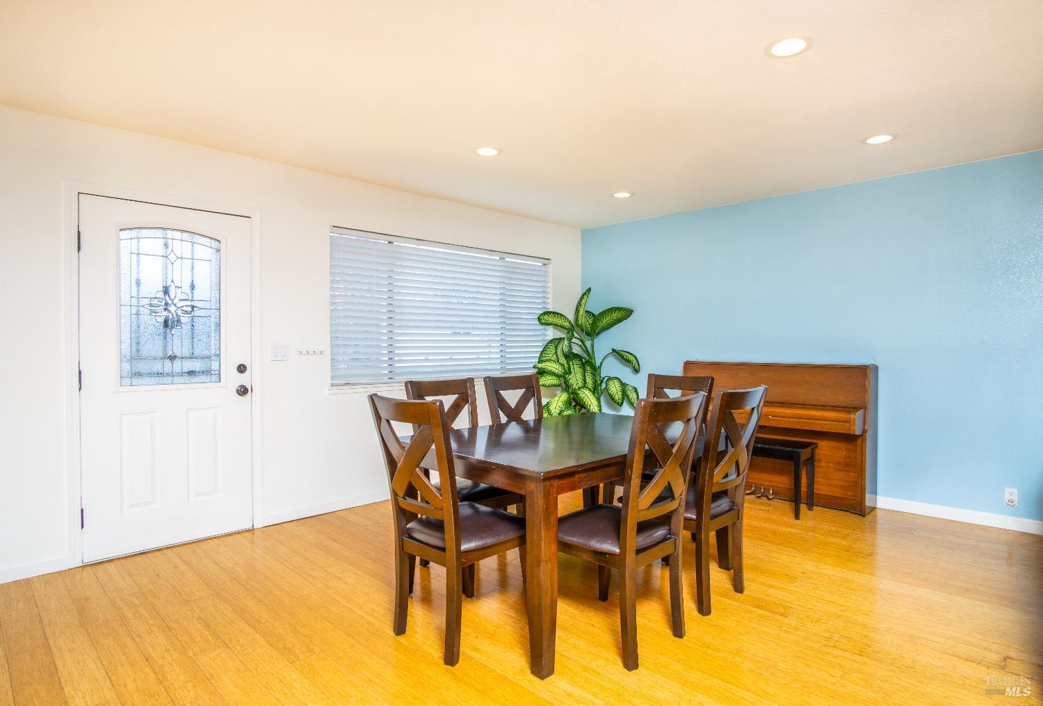Detail Gallery Image 7 of 29 For 17 Shasta Dr, Rio Vista,  CA 94571 - 2 Beds | 1/1 Baths