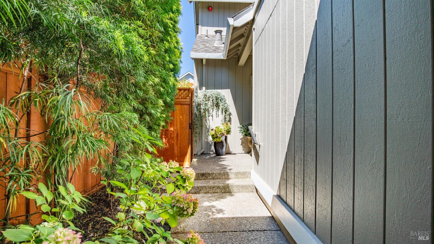 Detail Gallery Image 6 of 40 For 80 Baypoint Dr, San Rafael,  CA 94901 - 3 Beds | 2/1 Baths