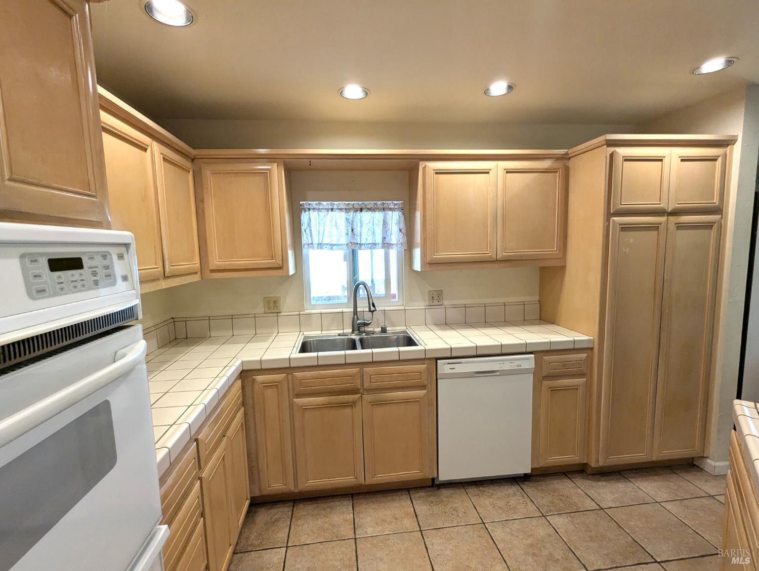Detail Gallery Image 12 of 32 For 937 Champagne Cir, Calistoga,  CA 94515 - 2 Beds | 2 Baths