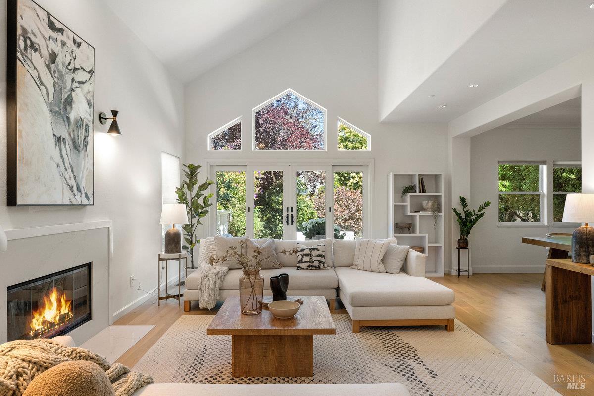 Detail Gallery Image 5 of 72 For 37 Elizabeth Cir, Greenbrae,  CA 94904 - 4 Beds | 2/1 Baths