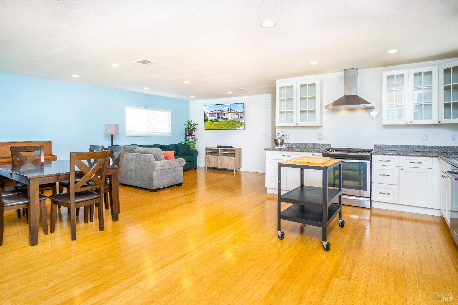 Detail Gallery Image 5 of 29 For 17 Shasta Dr, Rio Vista,  CA 94571 - 2 Beds | 1/1 Baths