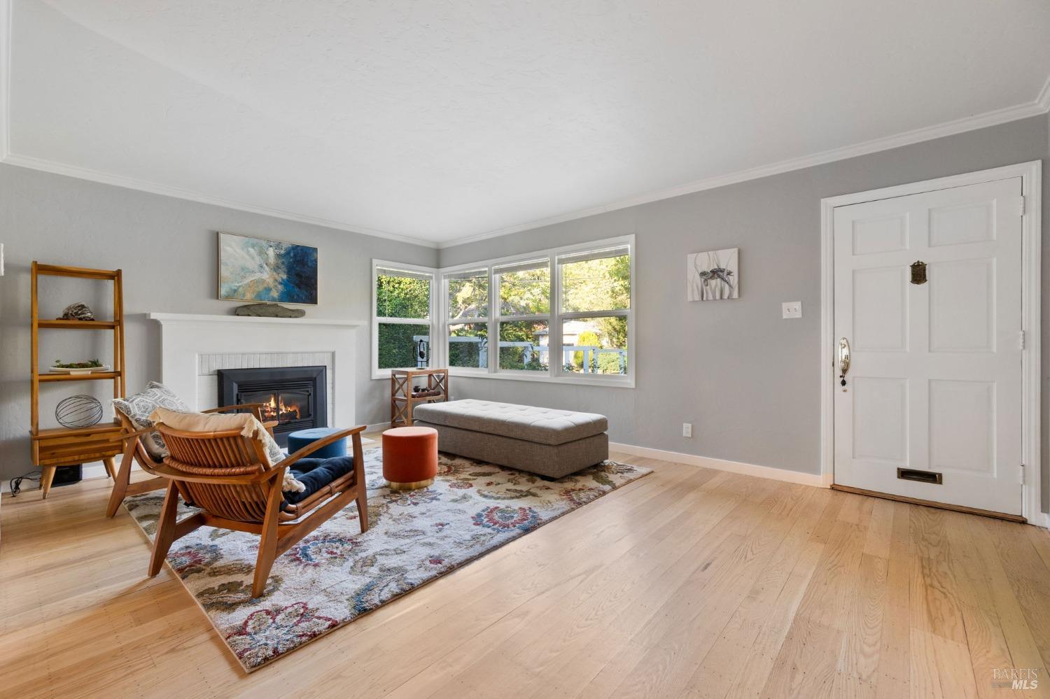 Detail Gallery Image 1 of 1 For 125 Hilldale Dr, San Anselmo,  CA 94960 - 2 Beds | 1 Baths