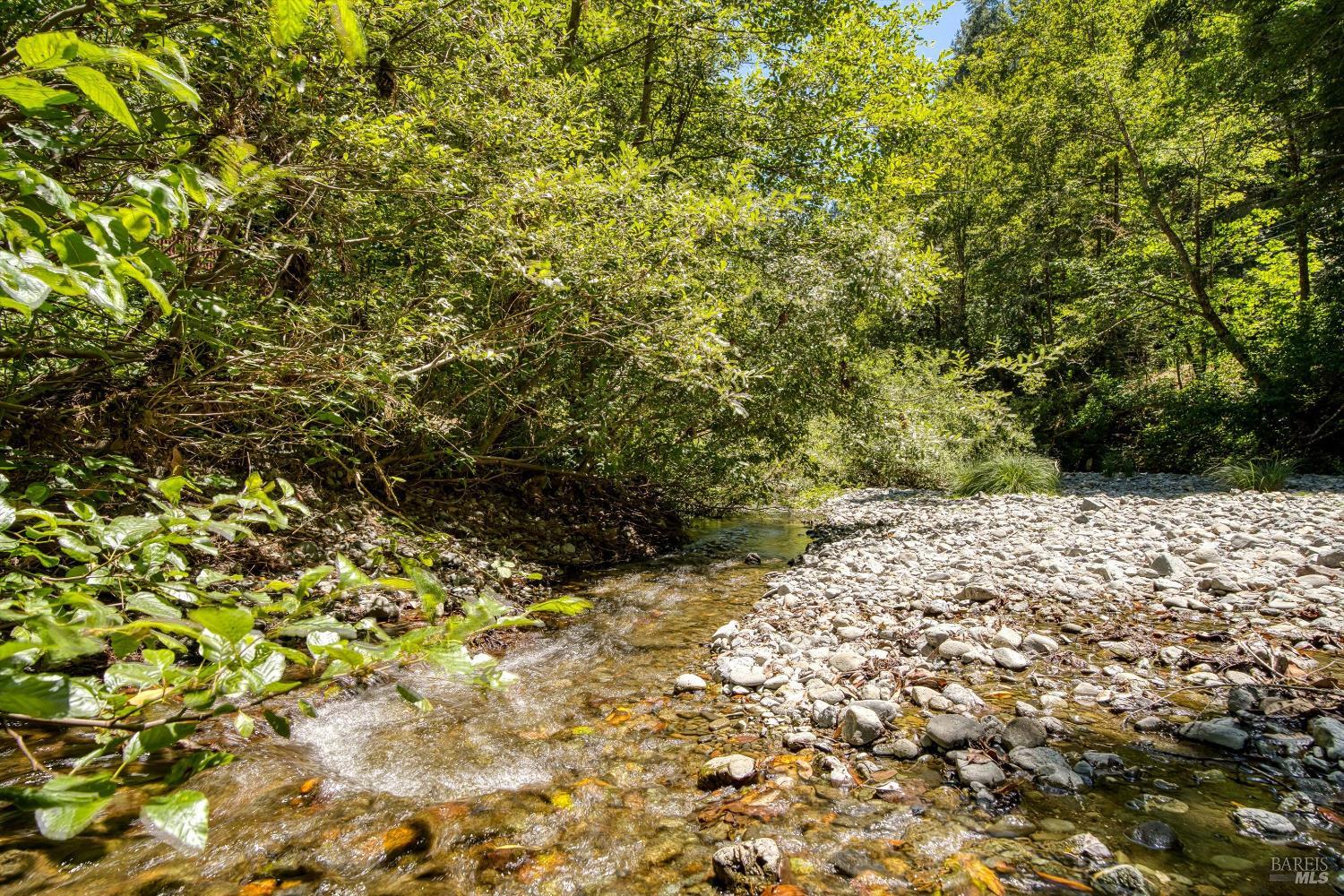 Detail Gallery Image 19 of 40 For 2 Wildwood Ln, Cazadero,  CA 95421 - 1 Beds | 2 Baths