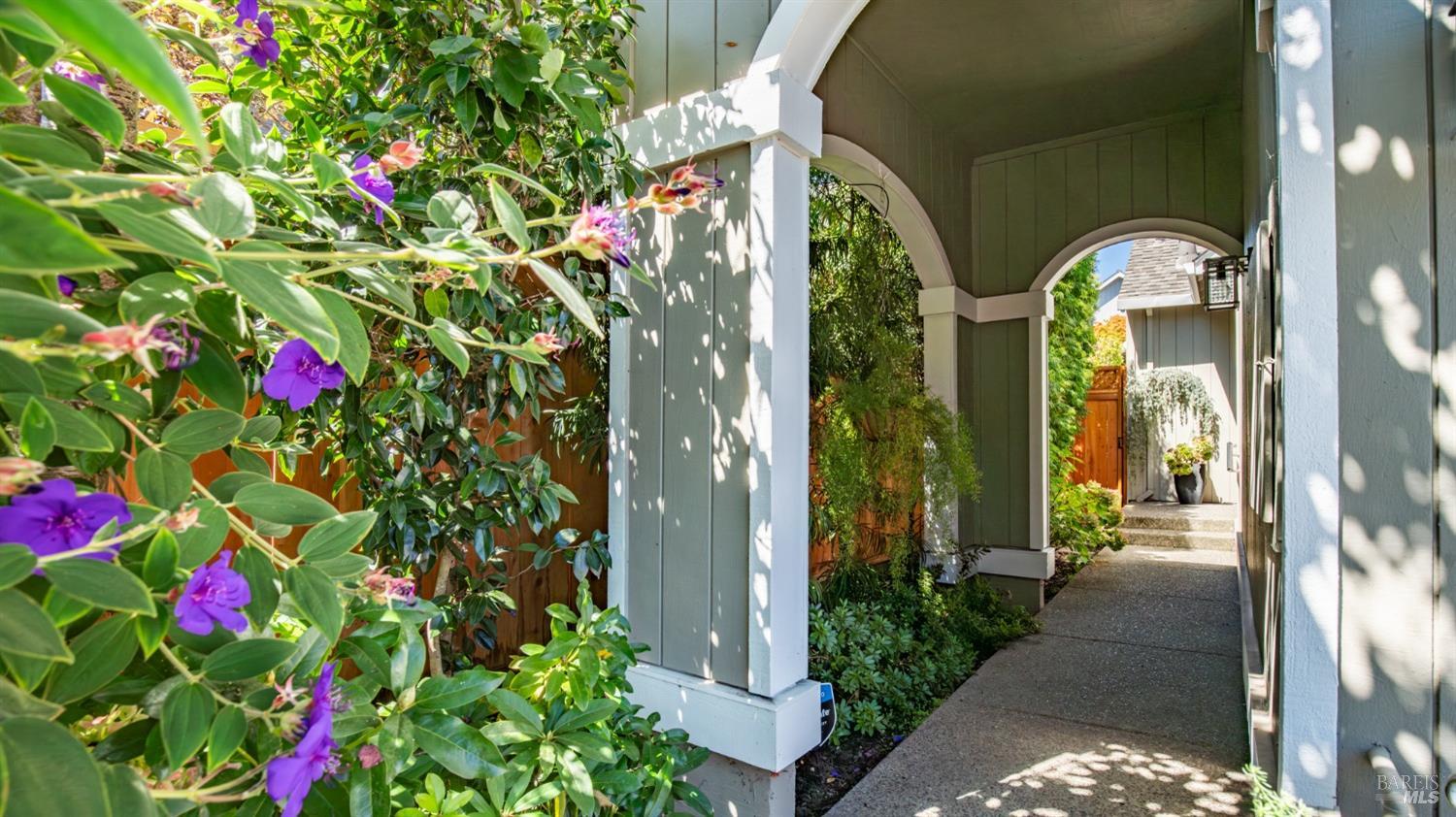 Detail Gallery Image 5 of 40 For 80 Baypoint Dr, San Rafael,  CA 94901 - 3 Beds | 2/1 Baths