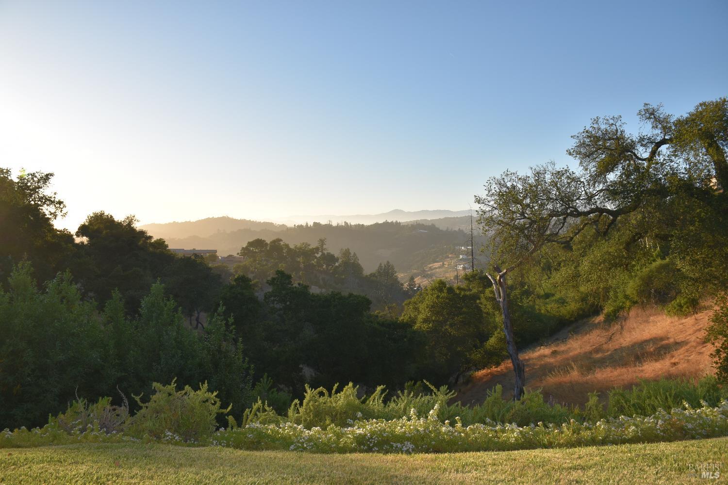 Detail Gallery Image 3 of 67 For 3921 Flintridge Dr, Santa Rosa,  CA 95403 - 5 Beds | 5/1 Baths
