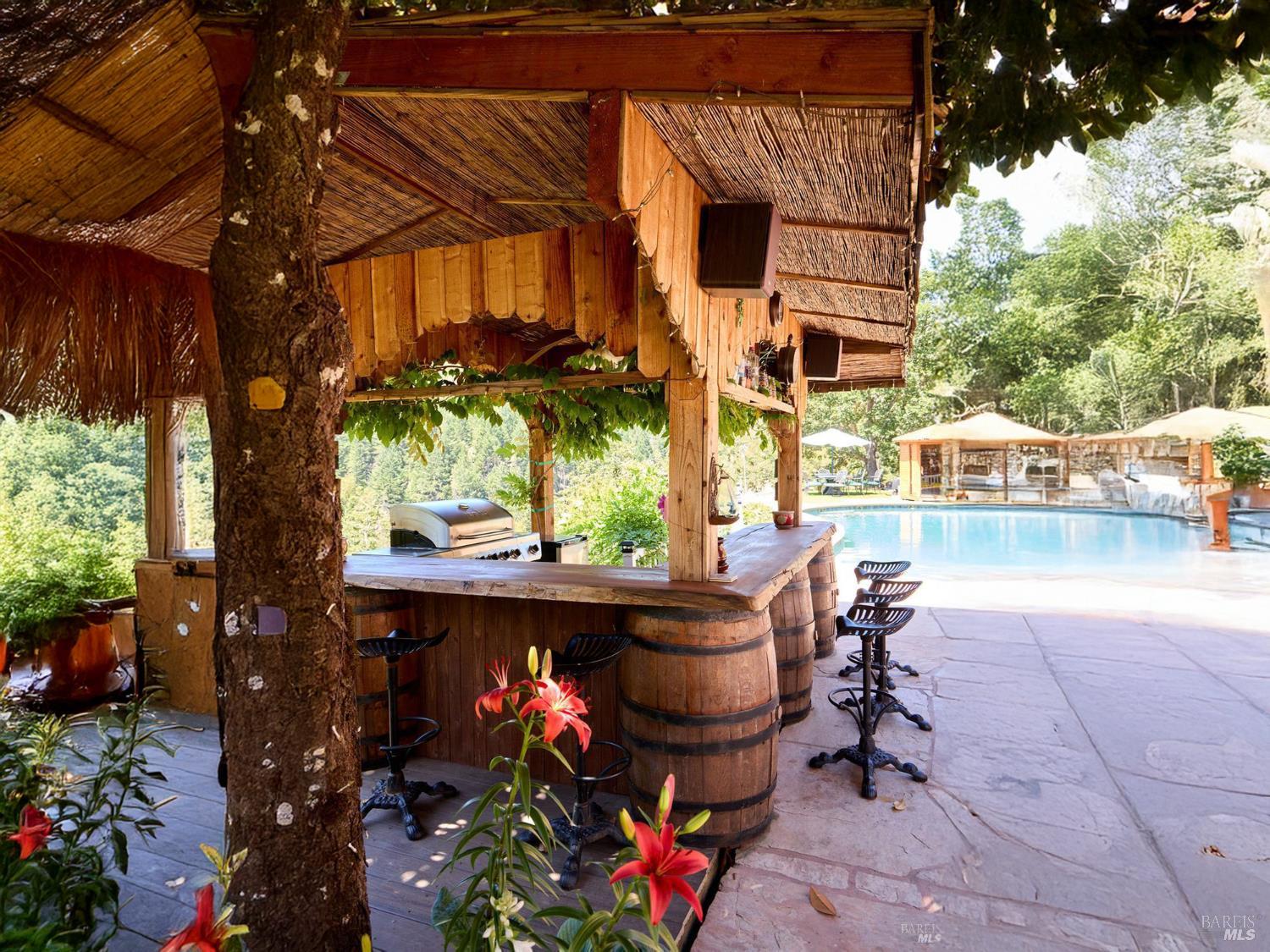 Detail Gallery Image 11 of 79 For 19400 Scenic Dr, Redwood Valley,  CA 95470 - 3 Beds | 2 Baths