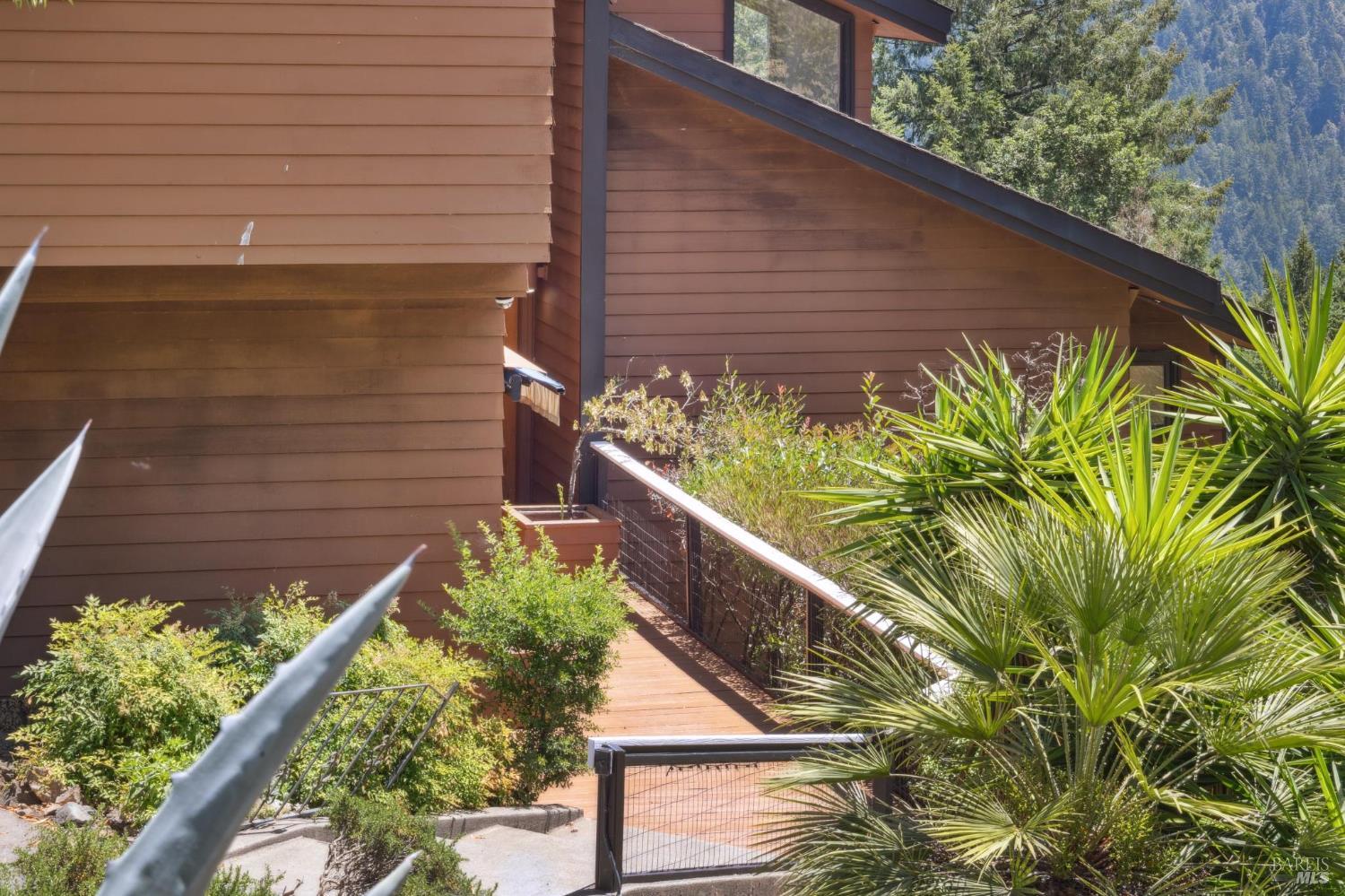 Detail Gallery Image 5 of 99 For 21540 Siri Rd, Guerneville,  CA 95446 - 3 Beds | 2 Baths