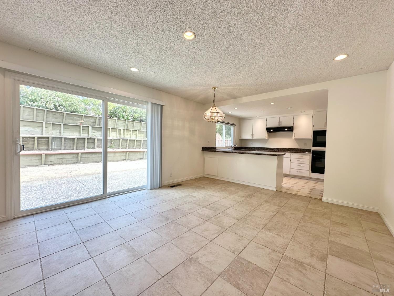Detail Gallery Image 10 of 50 For 543 Sandy Way, Benicia,  CA 94510 - 4 Beds | 3 Baths