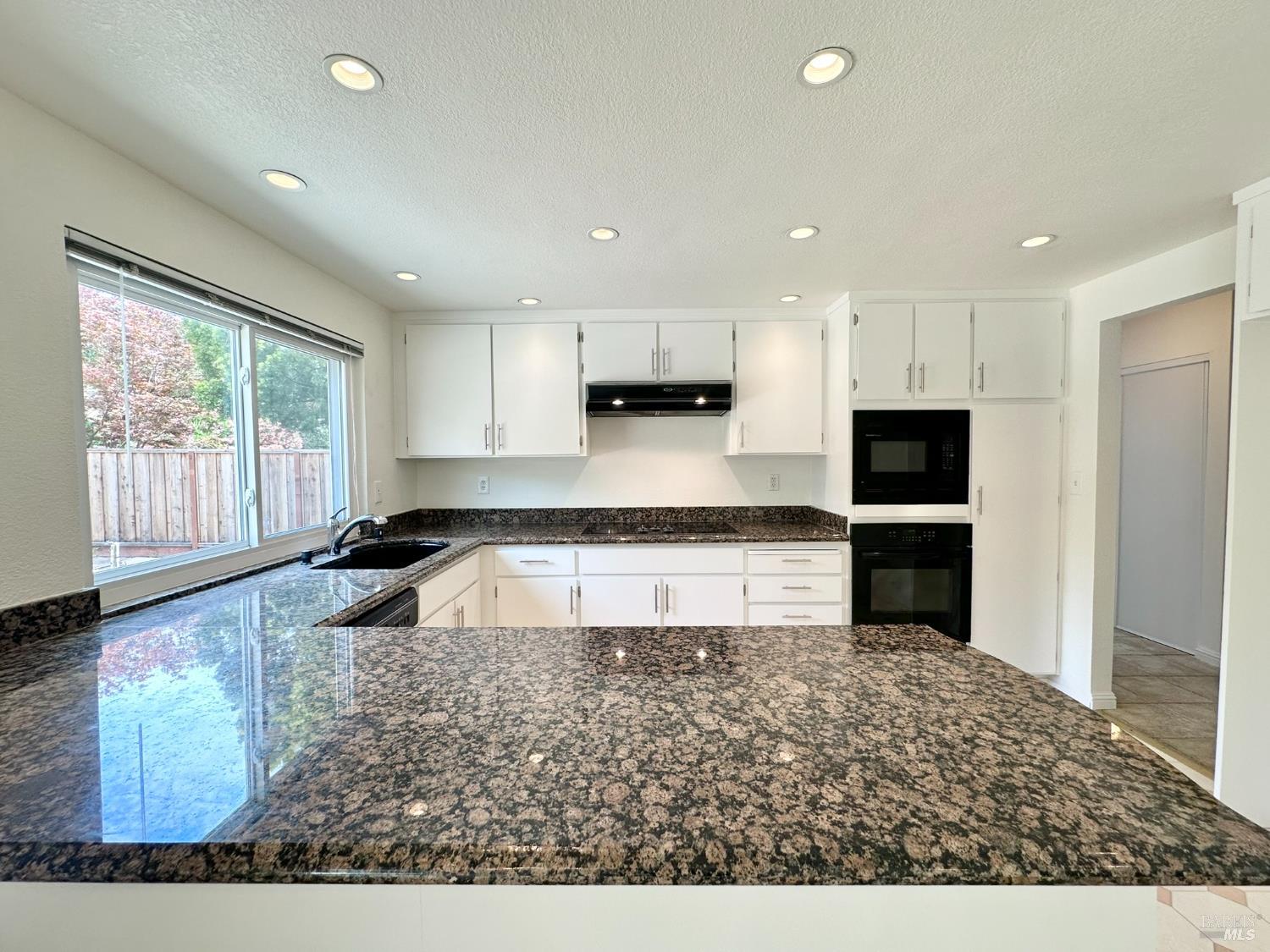 Detail Gallery Image 11 of 50 For 543 Sandy Way, Benicia,  CA 94510 - 4 Beds | 3 Baths