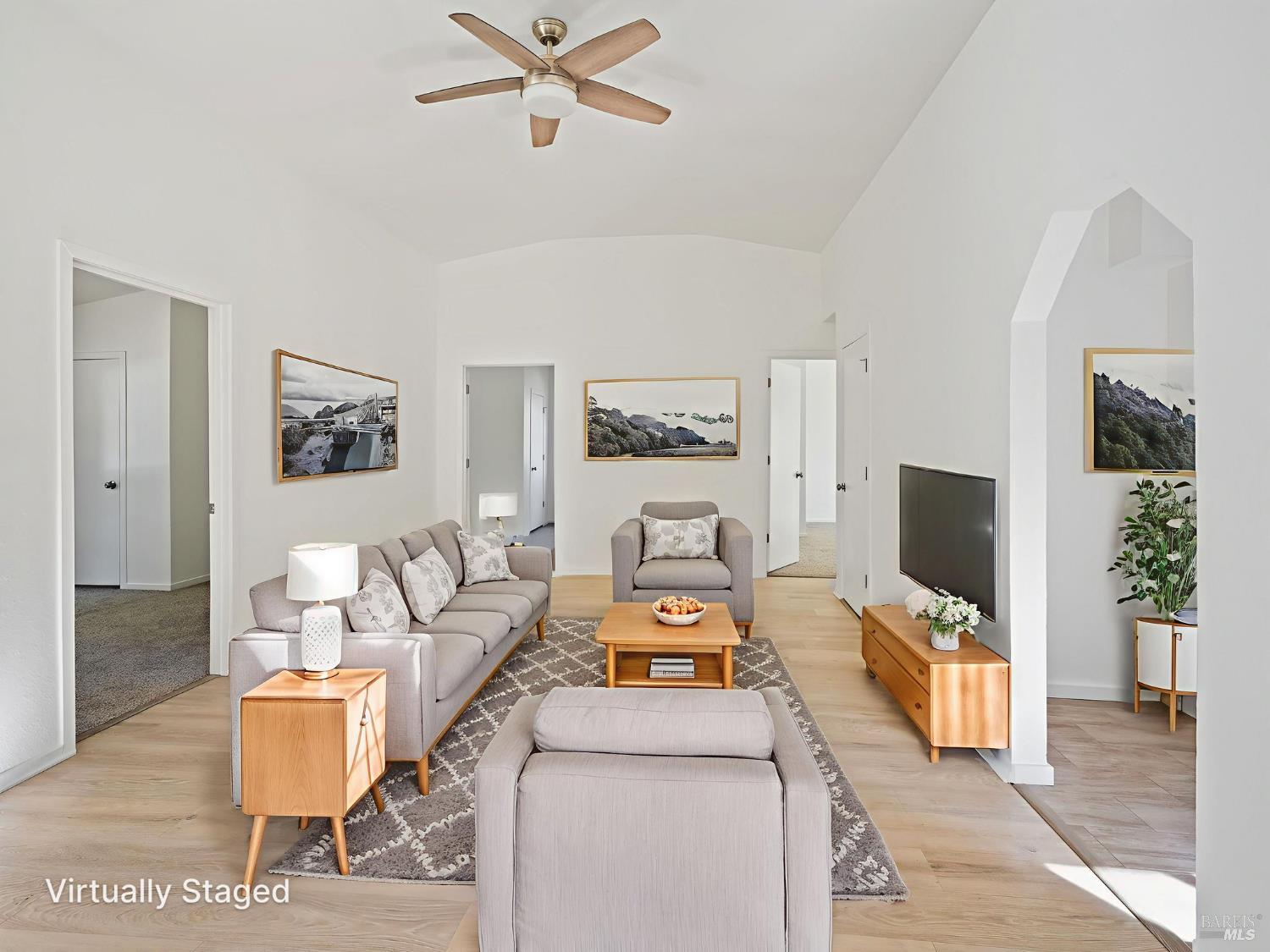 Detail Gallery Image 2 of 20 For 14158 Villa Way, Clearlake,  CA 95422 - 3 Beds | 2 Baths