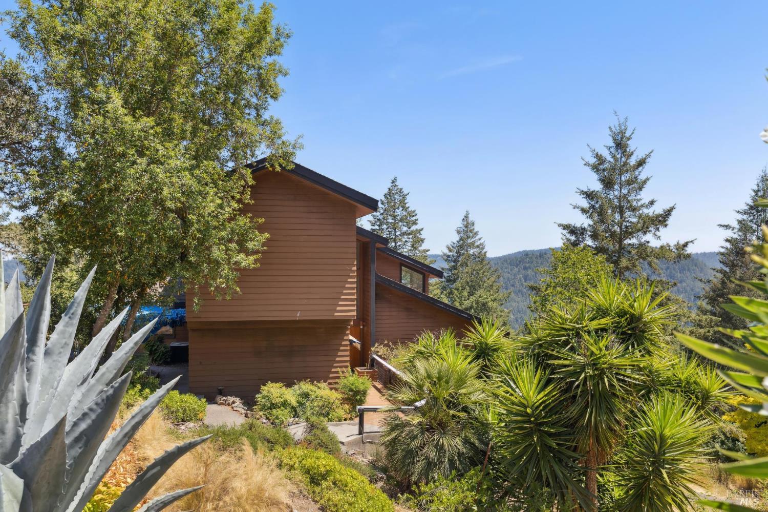 Detail Gallery Image 4 of 99 For 21540 Siri Rd, Guerneville,  CA 95446 - 3 Beds | 2 Baths
