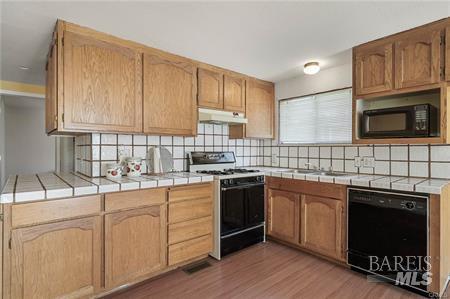 Detail Gallery Image 8 of 34 For 13942 Apple Ln, Clearlake Oaks,  CA 95423 - 3 Beds | 2 Baths