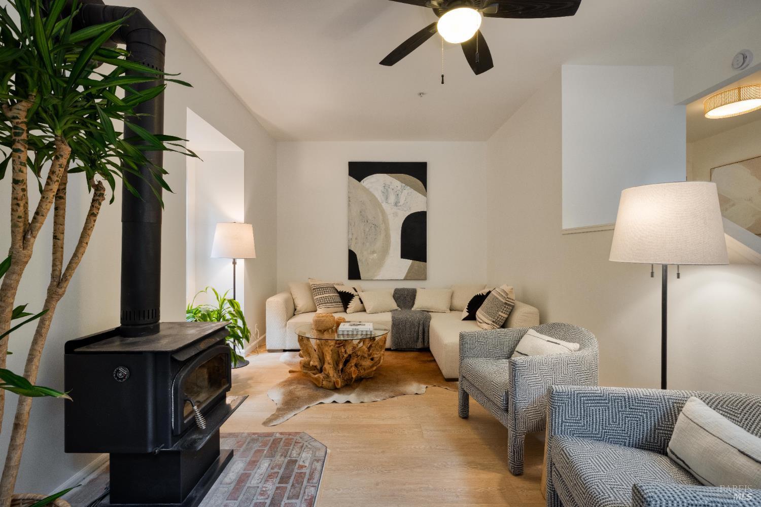 Detail Gallery Image 6 of 40 For 19395 Hidden Valley Rd, Guerneville,  CA 95446 - 4 Beds | 3/1 Baths