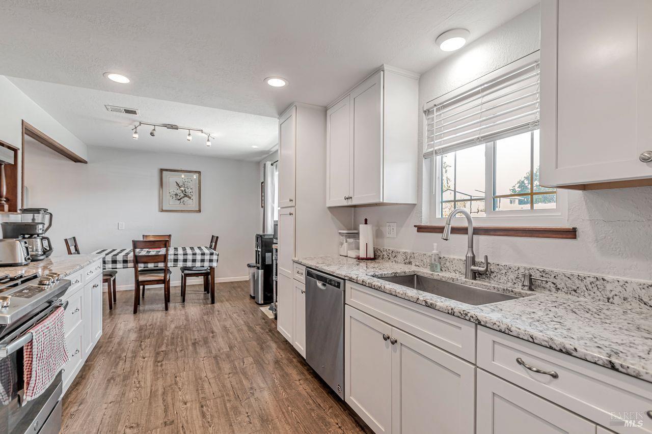 Detail Gallery Image 2 of 29 For 7840 Bernice Ct, Rohnert Park,  CA 94928 - 3 Beds | 2 Baths
