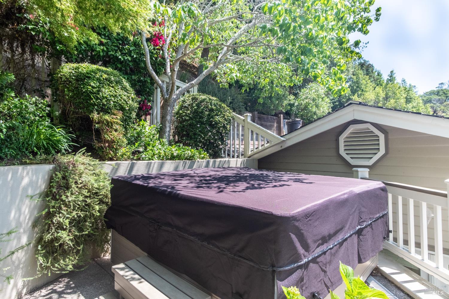 Detail Gallery Image 34 of 41 For 6 Oak Rd, Larkspur,  CA 94939 - 3 Beds | 2/1 Baths