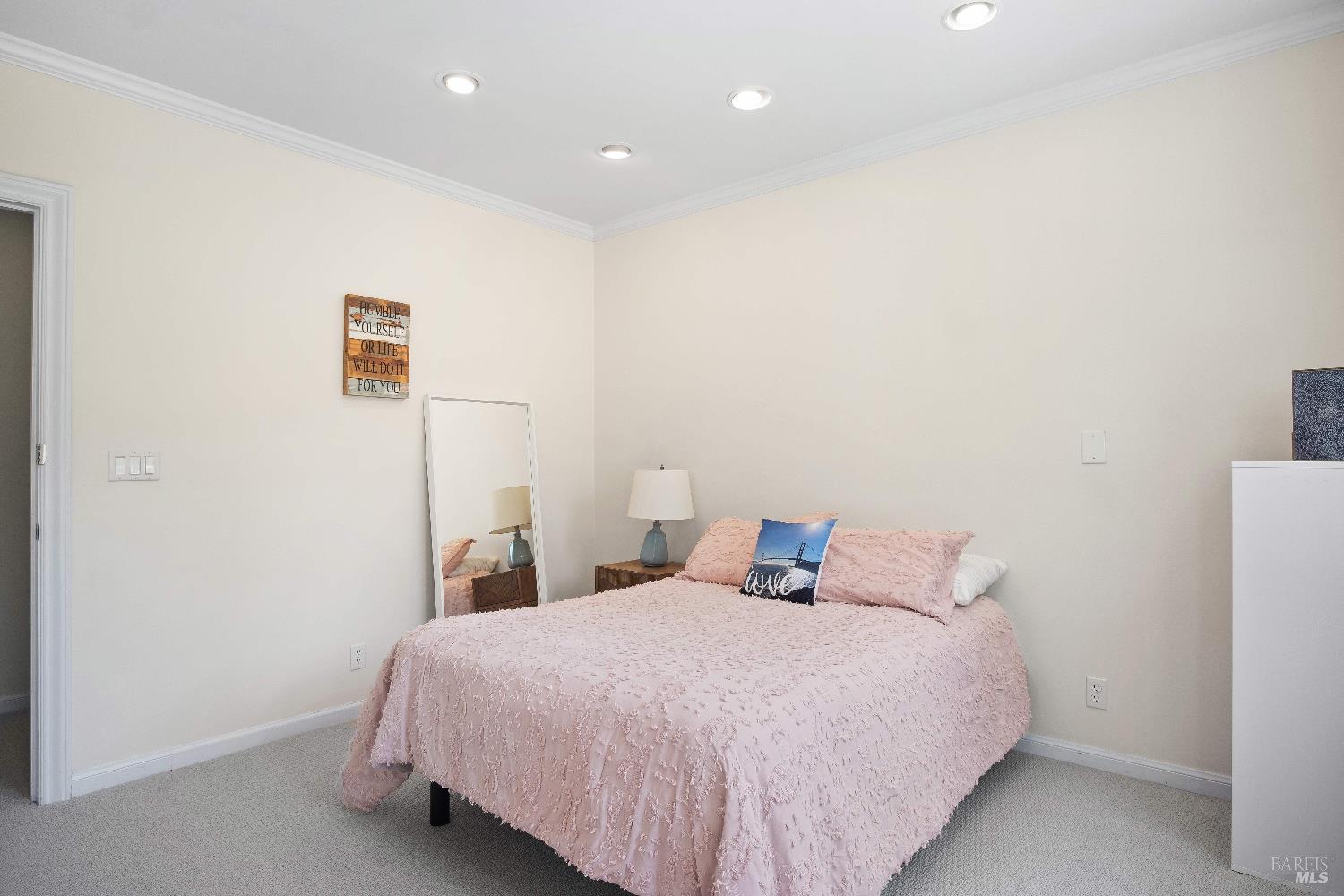 Detail Gallery Image 23 of 41 For 6 Oak Rd, Larkspur,  CA 94939 - 3 Beds | 2/1 Baths