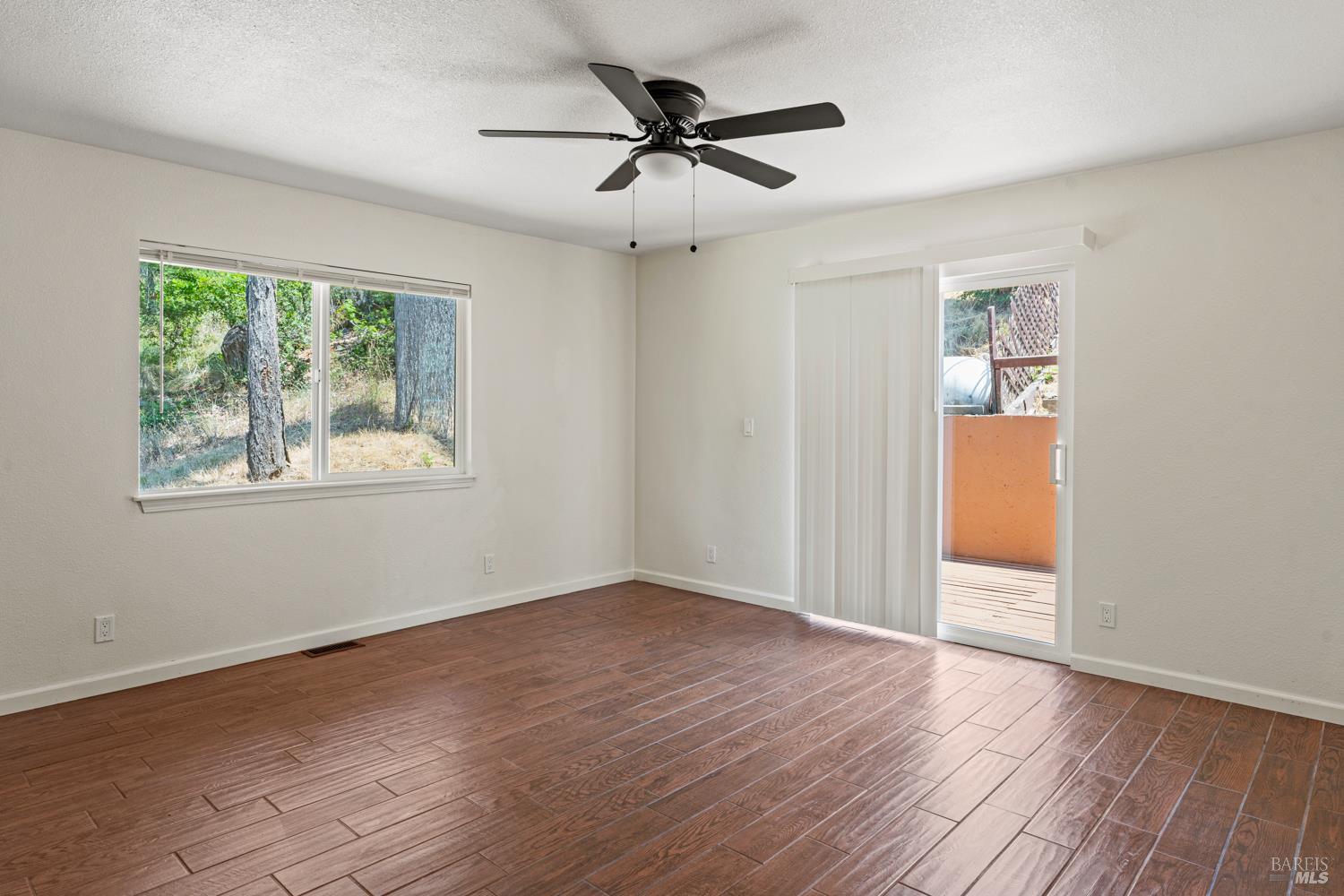 Detail Gallery Image 12 of 27 For 26051 Sherwood Rd, Willits,  CA 95490 - 4 Beds | 3 Baths